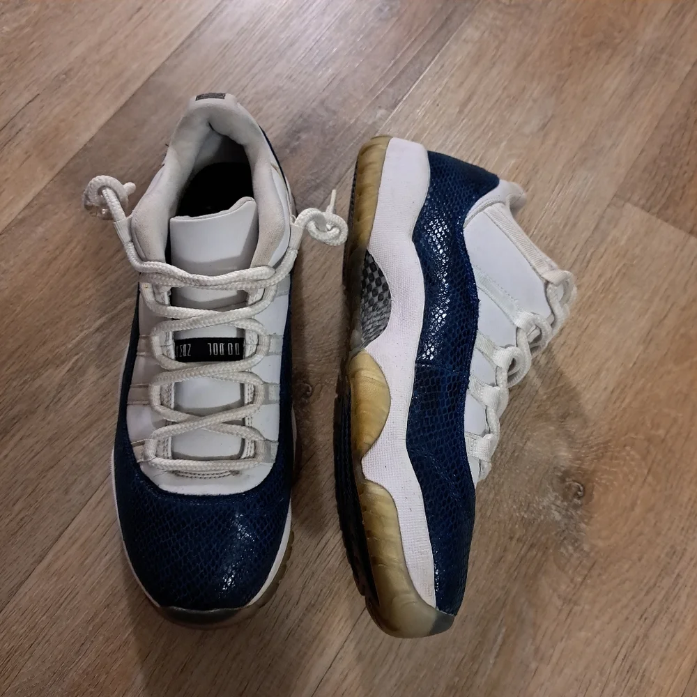 Jordan Navy and White Low-Top Sneakers Men's Size 11